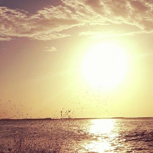 water, sun, sunset, sea, scenics, tranquil scene, waterfront, tranquility, beauty in nature, reflection, horizon over water, sky, sunlight, nature, idyllic, sunbeam, rippled, silhouette, lens flare, outdoors