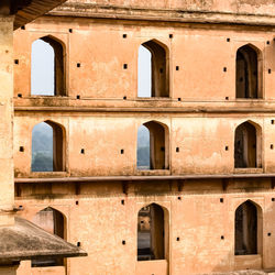 Beautiful view of orchha palace fort, raja mahal and chaturbhuj temple from jahangir mahal, orchha