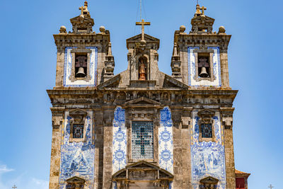 The igreja de santo ildefonso in porto impresses with its painted azulejo tiles, portugal