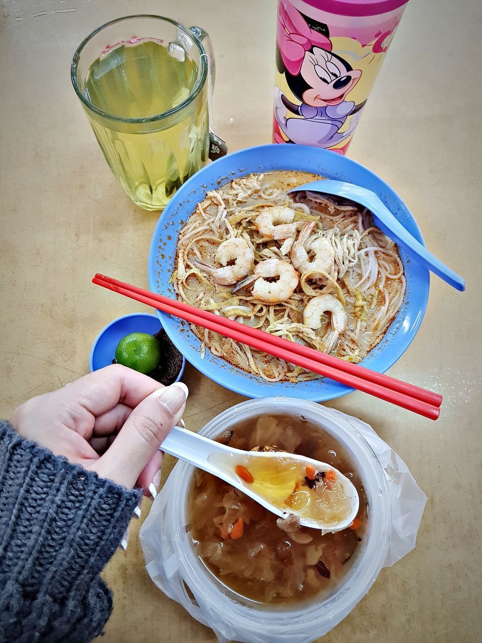 HIGH ANGLE VIEW OF PERSON PREPARING FOOD IN BOWL