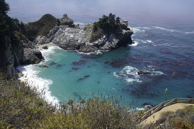 Turquoise ocean bay at big sur