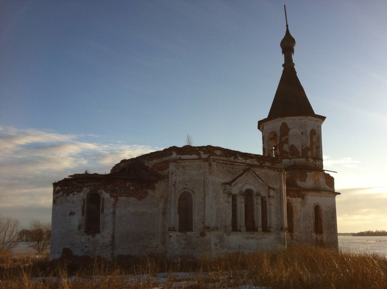 architecture, building exterior, built structure, religion, place of worship, church, spirituality, sky, cross, low angle view, old, history, clear sky, tower, dome, outdoors, cathedral, no people