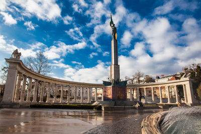 Monument to the heroes of the red army or soviet war memorial located at schwarzenbergplatz