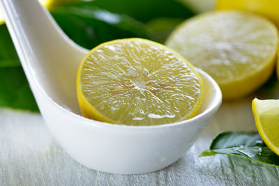 Close-up of lemon in bowl on table