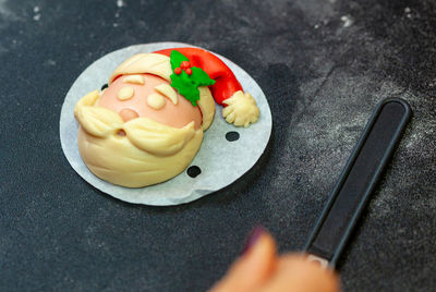 Preparation of steamed sandwich in the shape of santa claus.