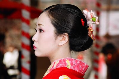 Close-up portrait of young woman