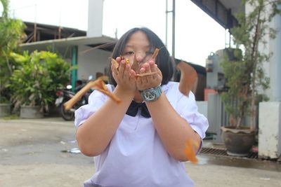 Full length of girl eating food