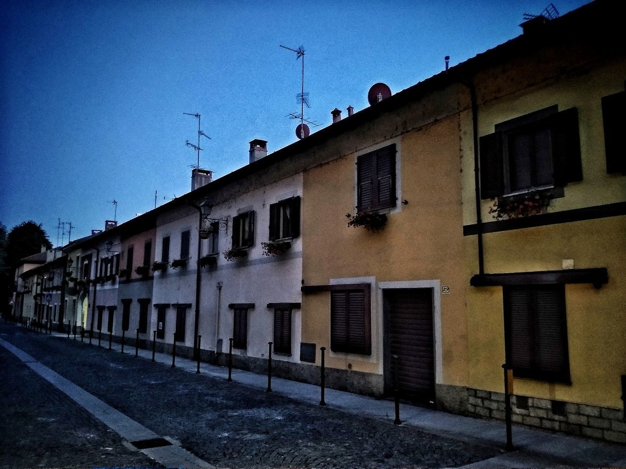 RESIDENTIAL BUILDINGS AGAINST SKY IN TOWN