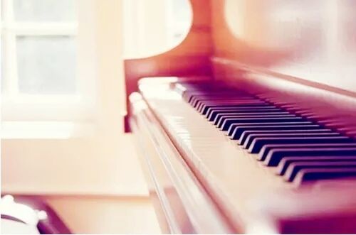 indoors, music, musical instrument, piano, piano key, arts culture and entertainment, selective focus, steps, musical equipment, steps and staircases, in a row, staircase, escalator, technology, illuminated, close-up, home interior, absence, no people, focus on foreground