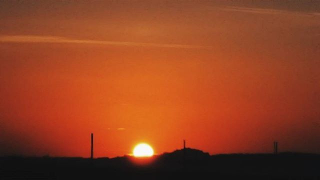 sunset, sun, silhouette, orange color, scenics, tranquil scene, beauty in nature, tranquility, landscape, idyllic, nature, sky, sunlight, copy space, field, outdoors, no people, horizon over land, dark, majestic