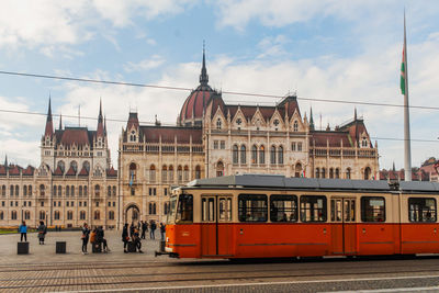 Budapest yellow tram agains hungary parliament