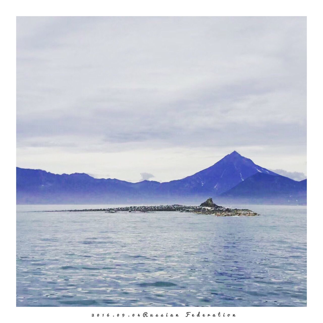 SCENIC VIEW OF SEA AND MOUNTAINS AGAINST SKY