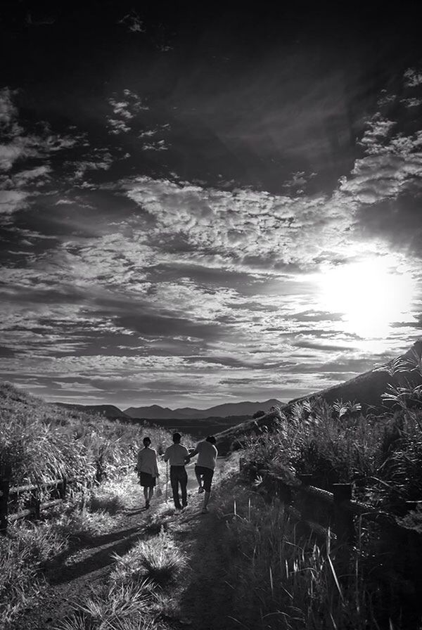 lifestyles, men, leisure activity, togetherness, person, sky, water, rear view, walking, nature, tranquility, tranquil scene, scenics, beauty in nature, full length, bonding, standing, sunlight