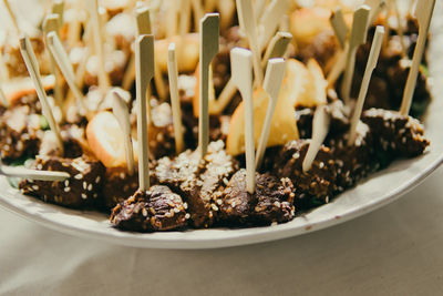 Close-up of beef teriaki in plate on table