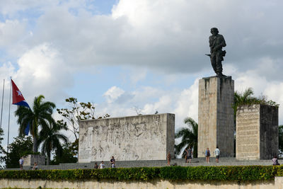 Statue of historical building against cloudy sky