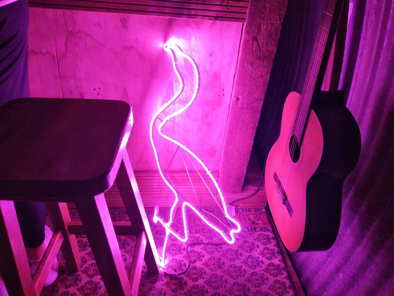 HIGH ANGLE VIEW OF PINK AND CHAIR ON PURPLE AT HOME