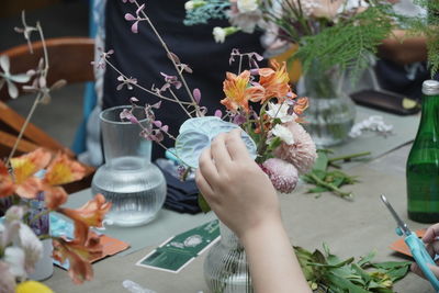 Cropped hand of woman holding bouquet