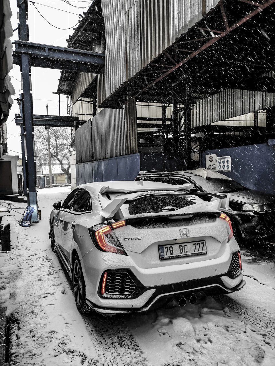 CARS ON STREET BY BUILDINGS IN CITY