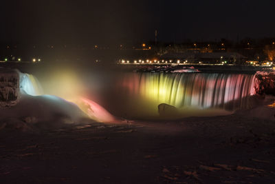 The horseshoe falls lit up at night in niagara falls, ontario, canada.