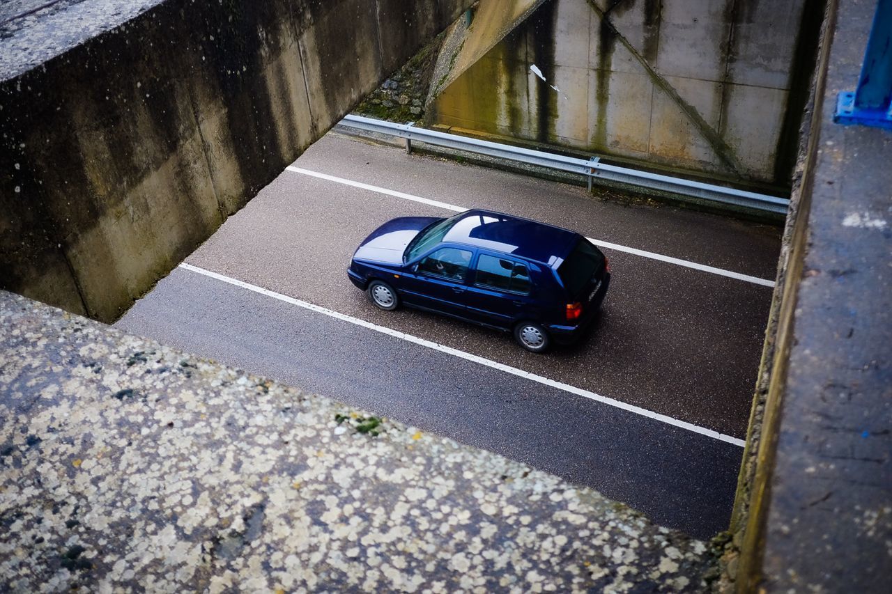 HIGH ANGLE VIEW OF CARS ON STREET