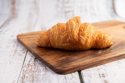 Close-up of bread on cutting board