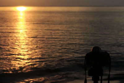 Set  pictures of sunrise and sea, recording the beauty of nature. by taking pictures from the camera