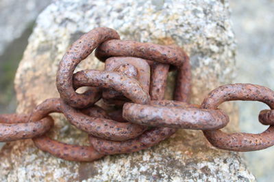 Close-up of rusty chain on rock