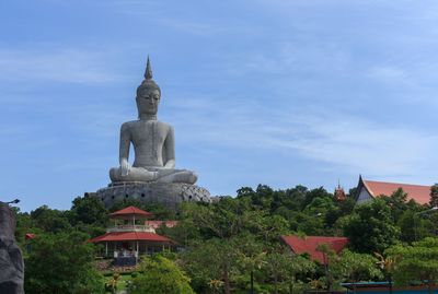 Statue of temple against sky