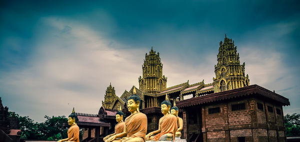 Statue of historic building against sky