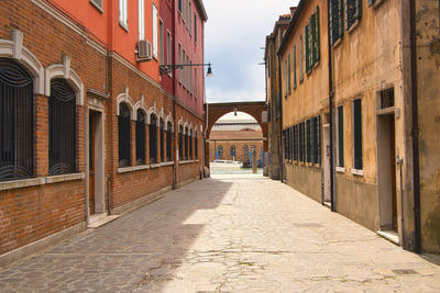 Narrow alley amidst buildings in city