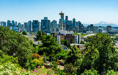 A view of the seattle skyline from kerry park on queen anne hill.