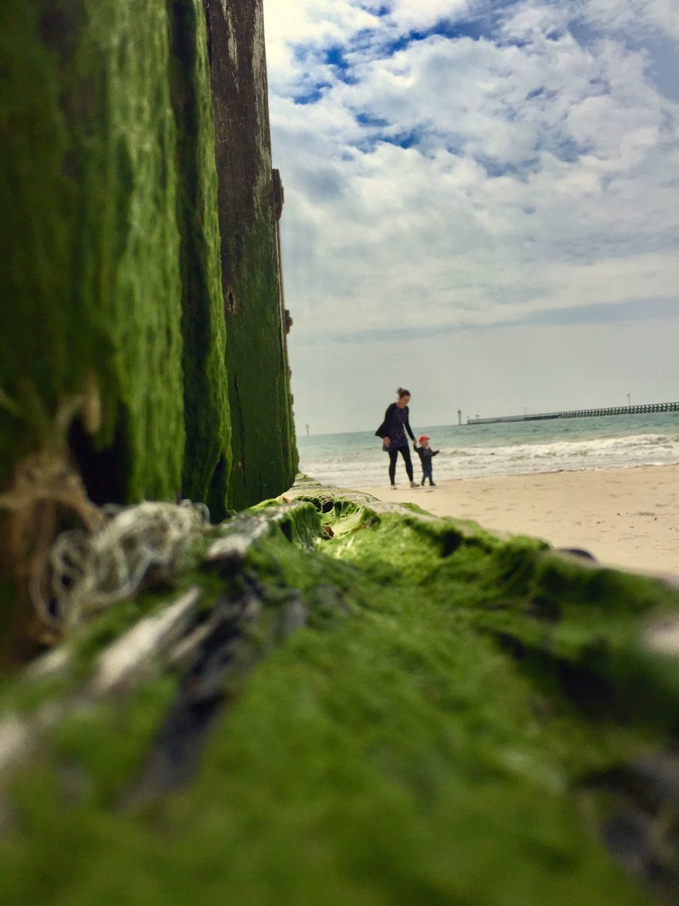 FULL LENGTH OF MAN WALKING ON BEACH