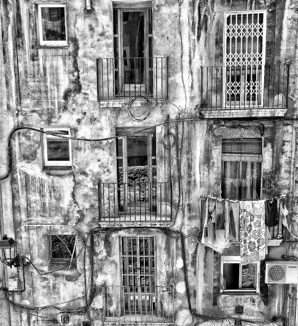 architecture, building exterior, built structure, window, old, residential building, house, residential structure, weathered, abandoned, building, damaged, low angle view, obsolete, run-down, bad condition, deterioration, balcony, door, day