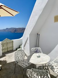 A sunny morning in santorini island