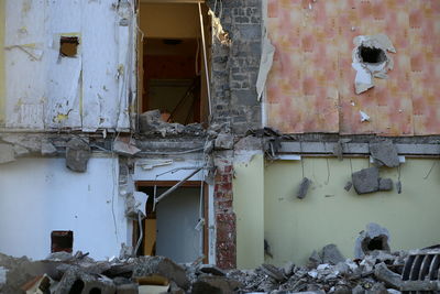 Full frame shot of abandoned building