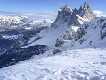 Snowcapped mountains, gruppo delle odle in the dolomites, trentino, alto adige in winter 