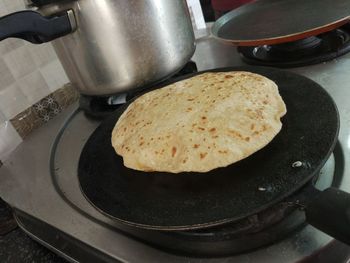 Close-up of bread in cooking pan