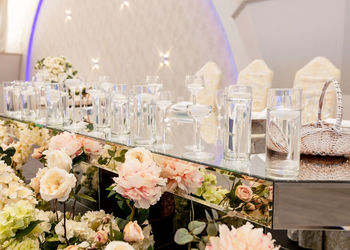 Newlyweds presidium mirror table in restaurant side top angle view.