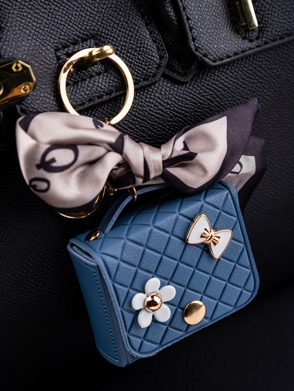 handbag, fashion accessory, studio shot, bag, indoors, no people, high angle view, fashion, shoulder bag, jewelry, blue, still life, belt, personal accessory