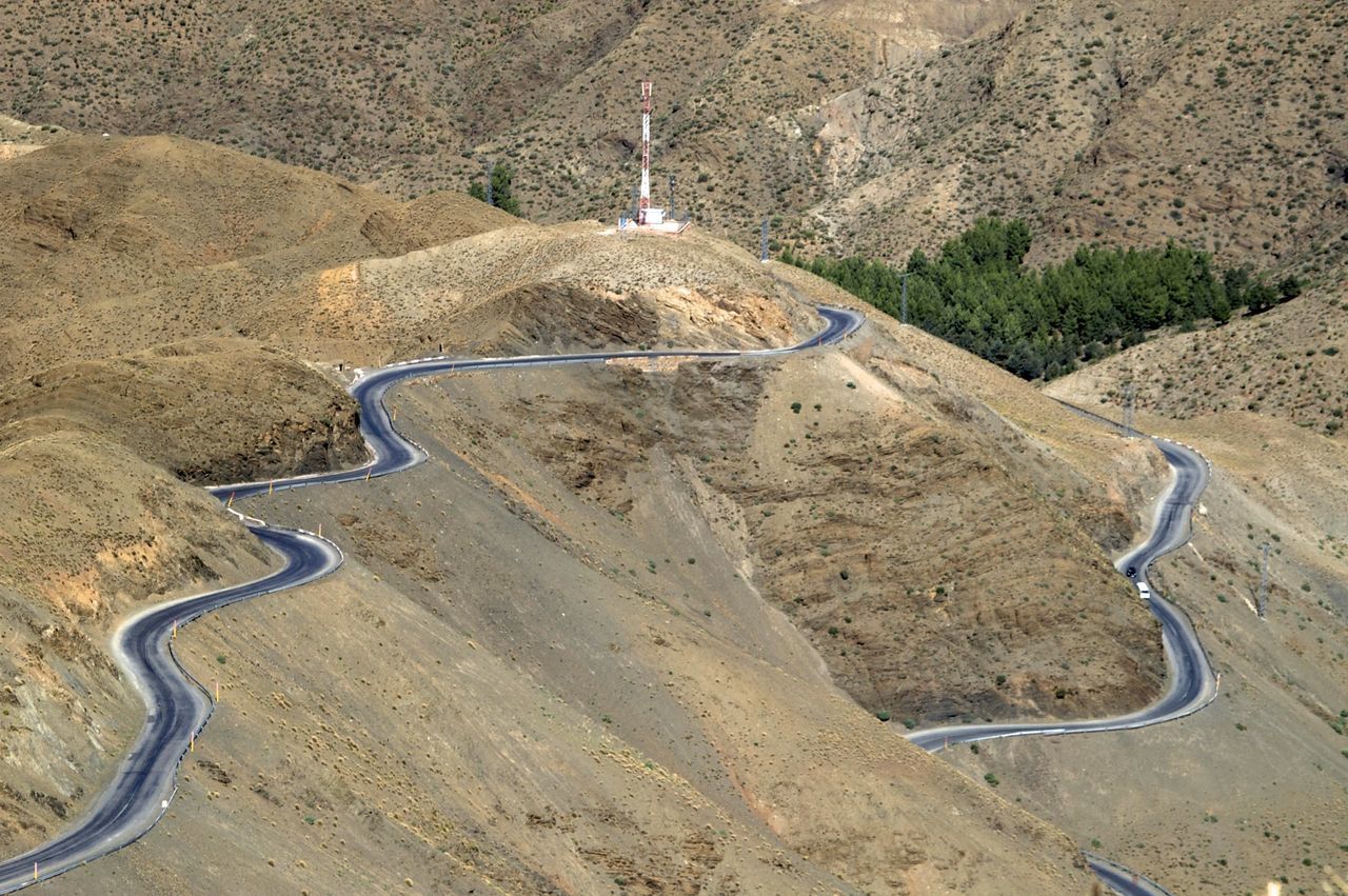 HIGH ANGLE VIEW OF MOUNTAIN ROAD