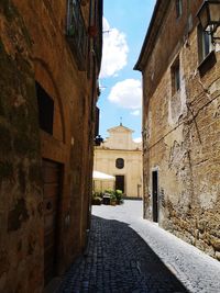 Narrow alley amidst buildings in city