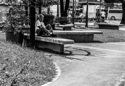 Statue of man sitting in park