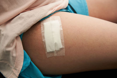 Midsection of woman with knee pain