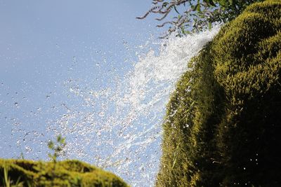 Close-up of sea waves splashing on sunny day