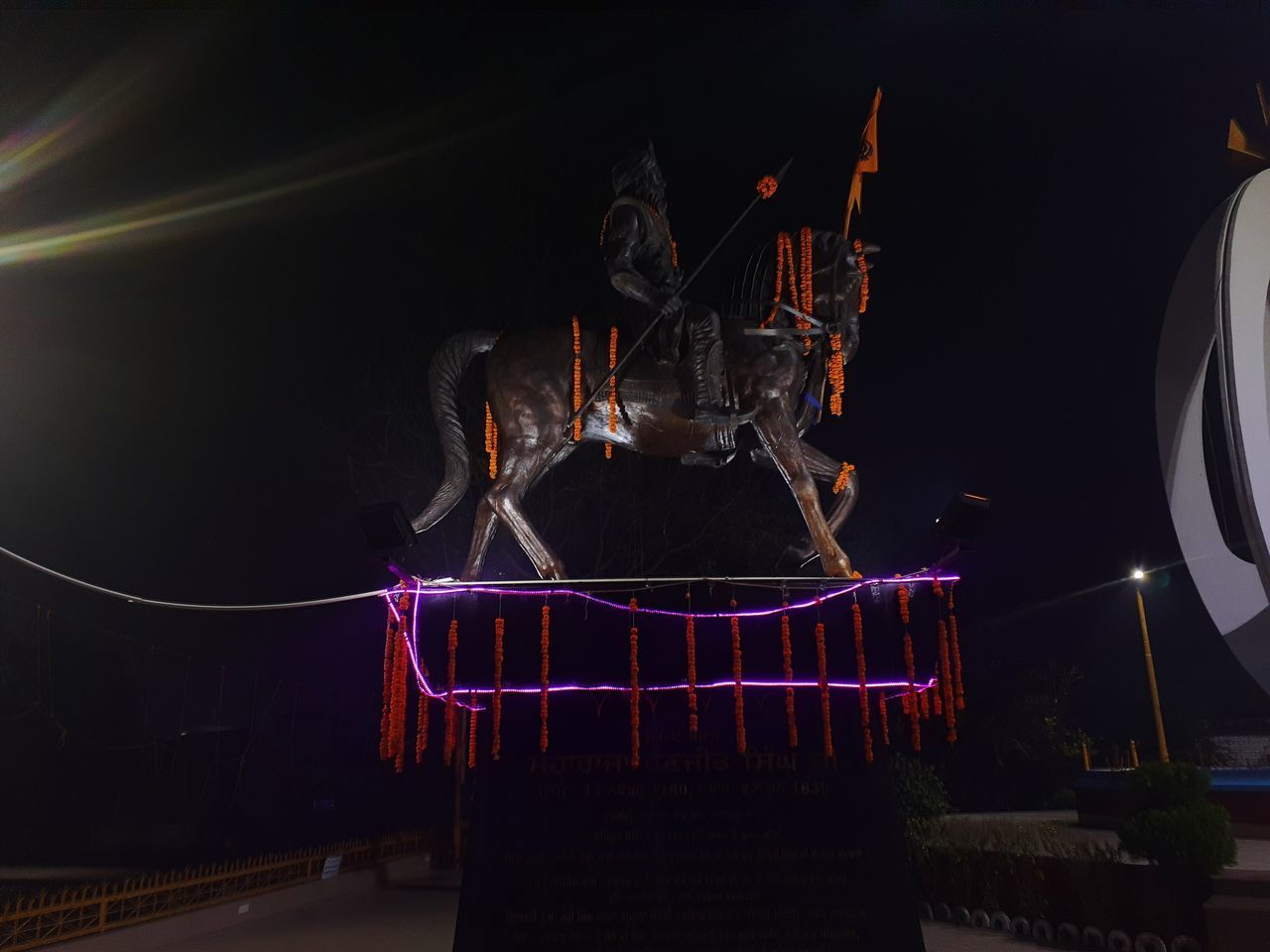 ILLUMINATED LIGHT PAINTING