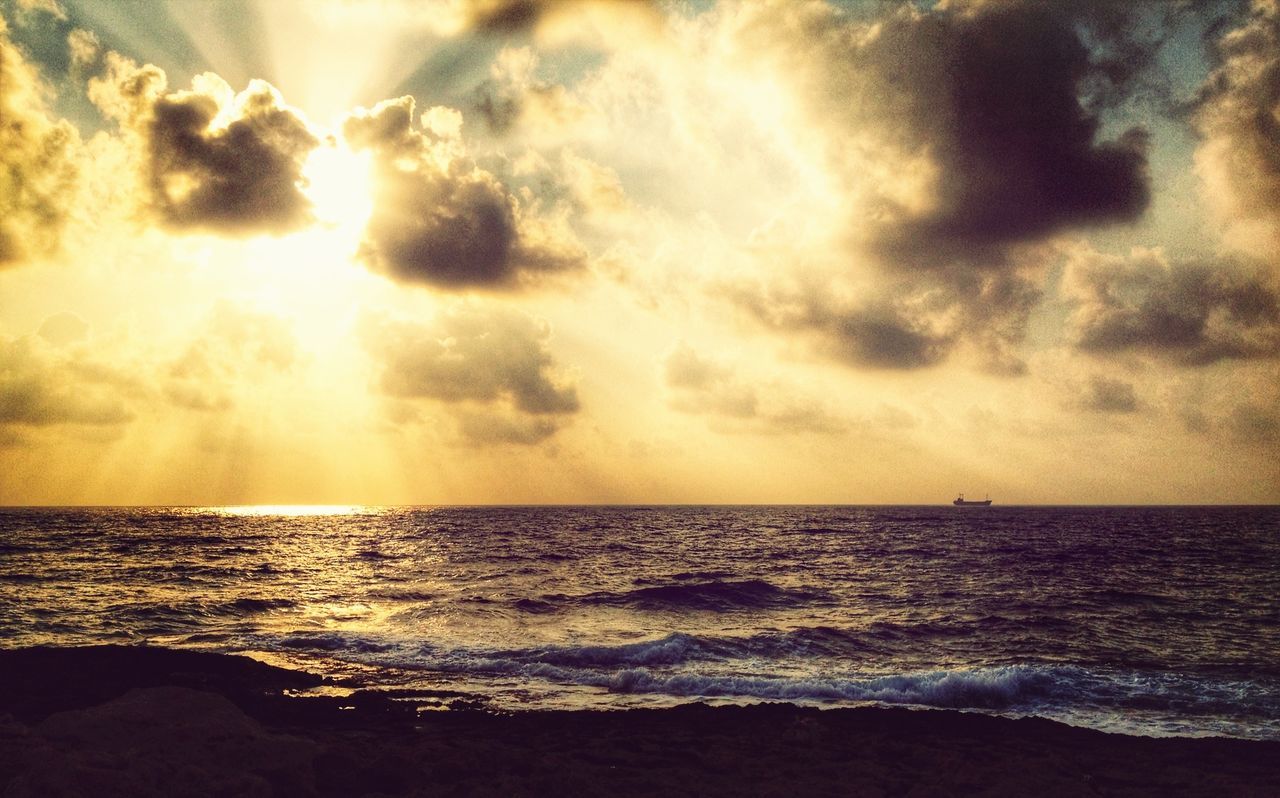 sea, horizon over water, water, scenics, sky, beauty in nature, tranquil scene, sunset, tranquility, beach, cloud - sky, nature, idyllic, sun, shore, wave, cloud, cloudy, seascape, sunbeam