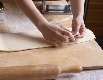 Cropped hands of chef preparing food