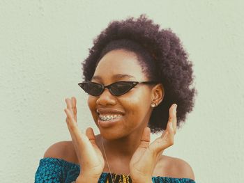 Portrait of young woman smilling with braces. 