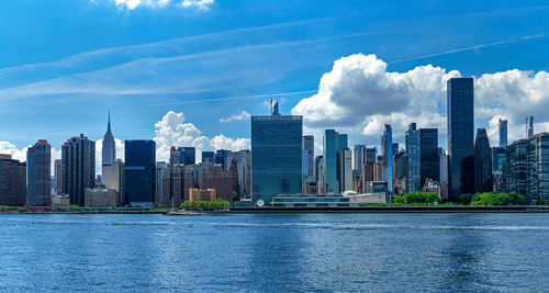 The united nations building, and midtown manhattan skyline