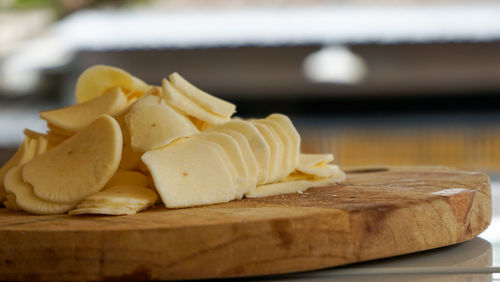 Close-up of chopped bread on cutting board